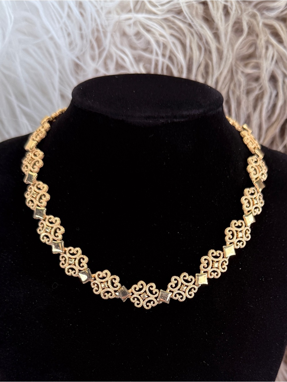 Vintage Avon Gold Tone Filigree Scrollwork Link Collar Necklace